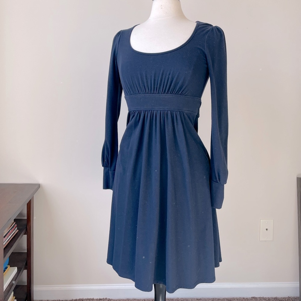 FINAL SALE $9 // Comfortable Long Sleeve Navy Dress with Tie Belt & Stretch